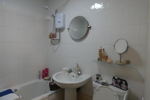 1 bedroom flat for sale, Monarch Close, Stretton, Burton-On-Trent