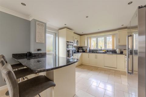 4 bedroom detached house for sale, Chapel Mead, Pontypool NP4