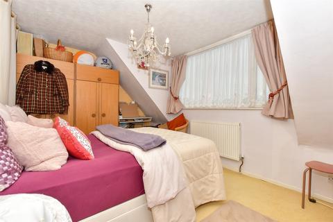 57 Weavers Way, Ashford, TN23 5DY