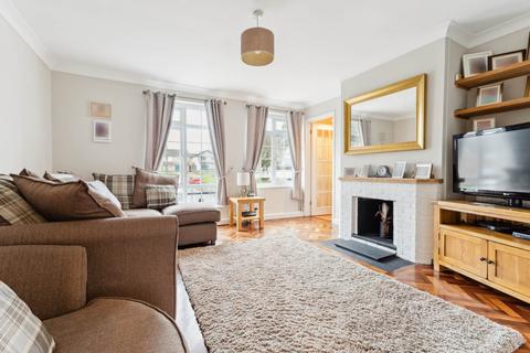 8 Linnet Close, Bushey, WD23 1AX