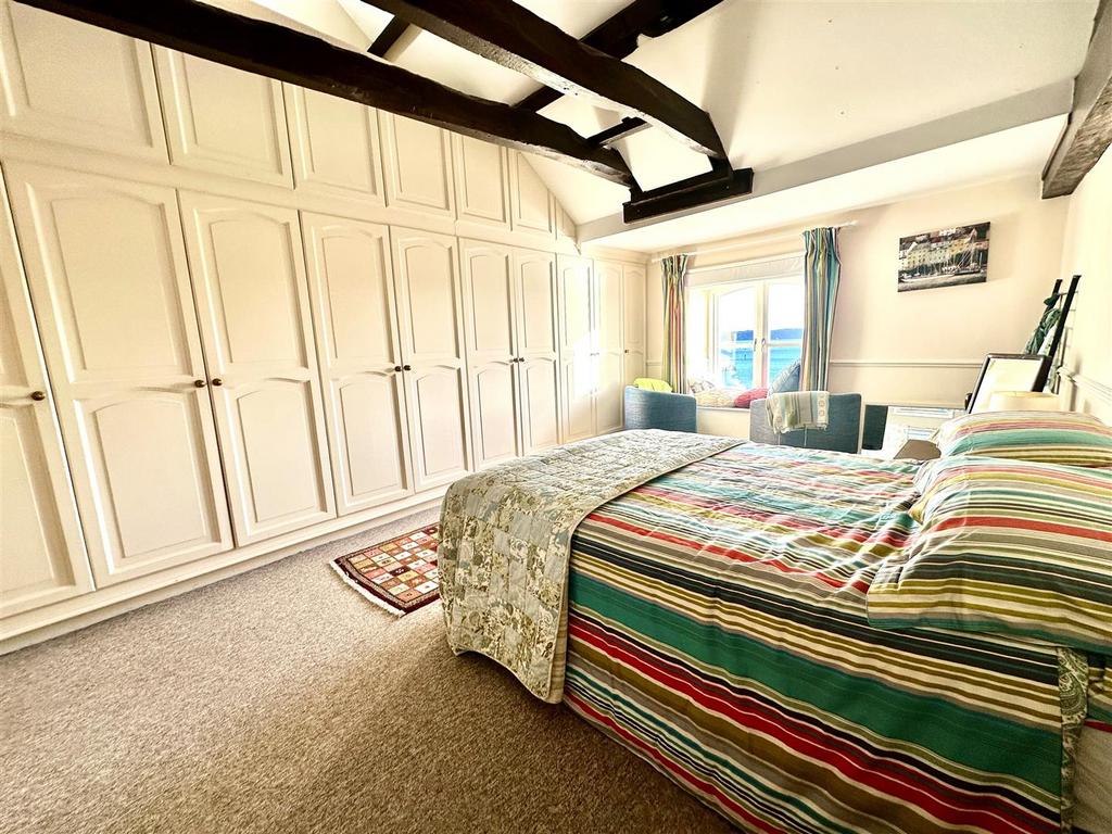 Bed 1.jpg