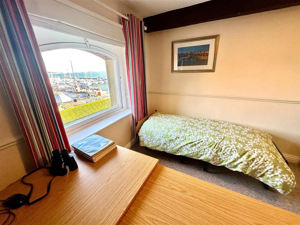 Bed 3.jpg