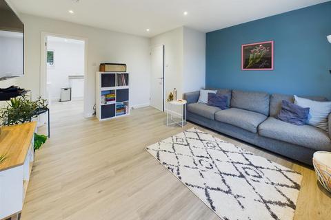 7 Drive Mead, Coulsdon, CR5 2BD