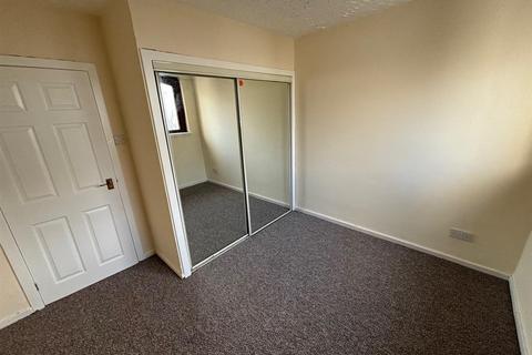 3 bedroom flat to rent, Fiddoch Court, Newmains, Wishaw