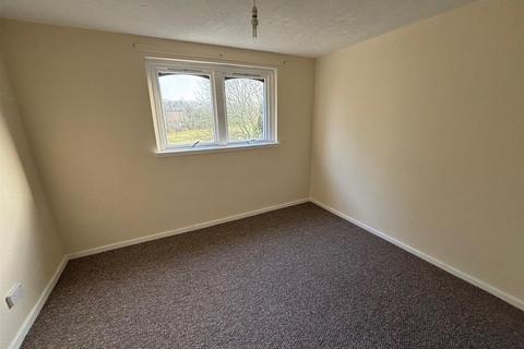 3 bedroom flat to rent, Fiddoch Court, Newmains, Wishaw