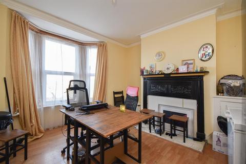 3 bedroom maisonette for sale, Manor Road, Hastings