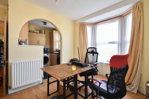 3 bedroom maisonette for sale, Manor Road, Hastings