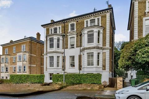 2 bedroom apartment for sale, Avenue Elmers, Surbiton