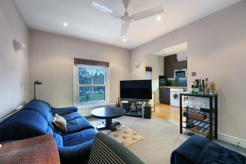 1 bedroom flat for sale, Clapham Common South Side, London, SW4