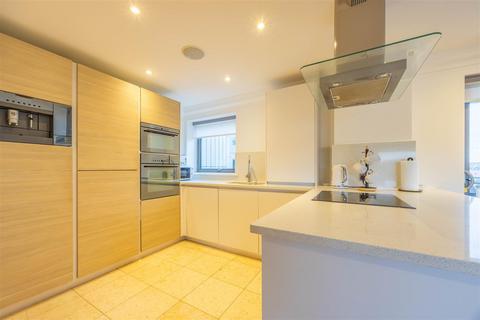 2 bedroom apartment for sale, THE LEAS, Westcliff-On-Sea