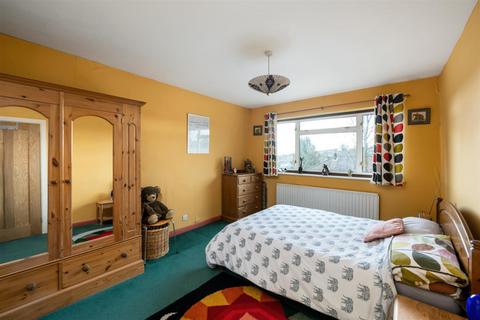 124 Carlton Road, Reigate, RH2 0JF