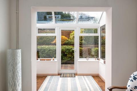 124 Carlton Road, Reigate, RH2 0JF