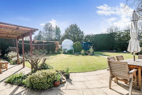 5 bedroom detached house for sale, Hooke Road, East Horsley