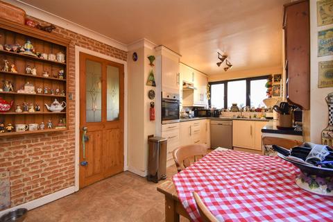 3 bedroom semi-detached house for sale, Parker Road, Hastings