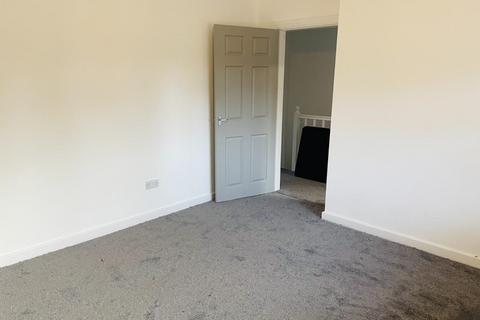 3 bedroom terraced house to rent, Piper Hill Avenue, Manchester, M22 4DZ