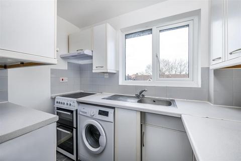 Property to rent, Whitehead Close, London - STUDIO