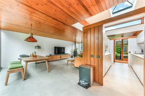 3 bedroom bungalow to rent, Langton Way, London, SE3