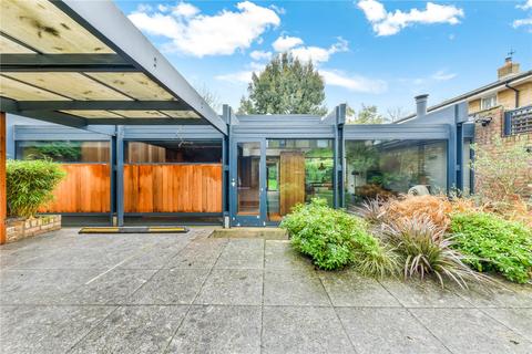 3 bedroom bungalow to rent, Langton Way, London, SE3