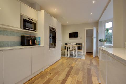 189 Beverley Road, Kirk Ella, Hull, HU10 7AG