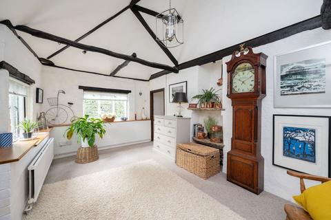 2 Bell Road, Warnham, Horsham, RH12 3QL