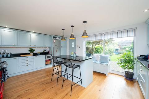 2 Bell Road, Warnham, Horsham, RH12 3QL