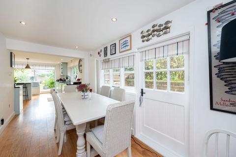 2 Bell Road, Warnham, Horsham, RH12 3QL