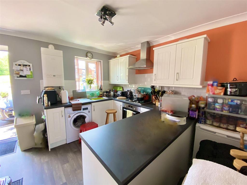 Kitchen 1.jpg