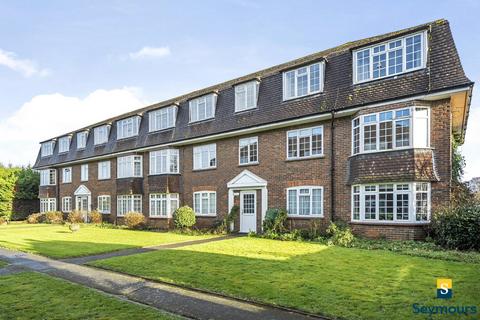 3 bedroom flat for sale, Grosvenor Court, Surrey GU4