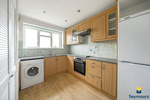 3 bedroom flat for sale, Grosvenor Court, Surrey GU4