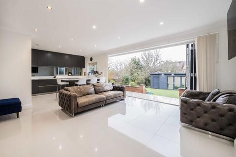 5 bedroom detached house for sale, Poynings Way, London N12