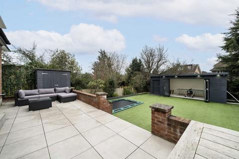 5 Poynings Way, London, N12 7LP