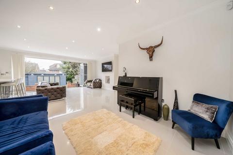 5 Poynings Way, London, N12 7LP