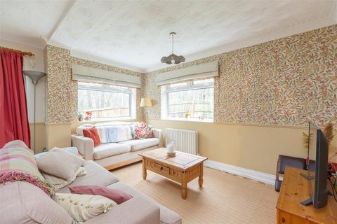 32 Bowes Wood, New Ash Green, Longfield, DA3 8QL