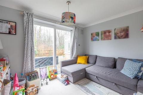 32 Bowes Wood, New Ash Green, Longfield, DA3 8QL