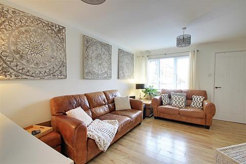 3 bedroom semi-detached house for sale, The Sonnets, Gadebridge, Hemel Hempstead