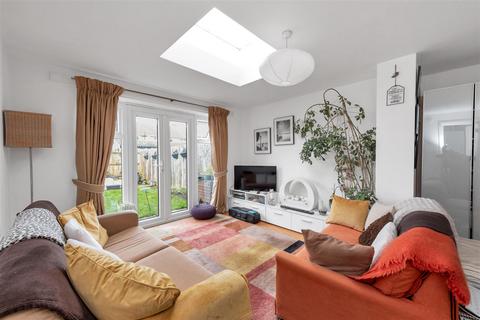 2 bedroom maisonette for sale, Harvey Road, London Colney, St. Albans