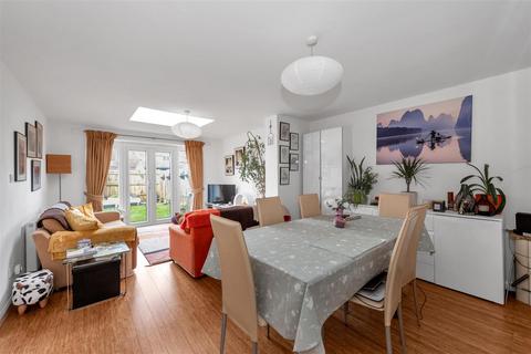 2 bedroom maisonette for sale, Harvey Road, London Colney, St. Albans