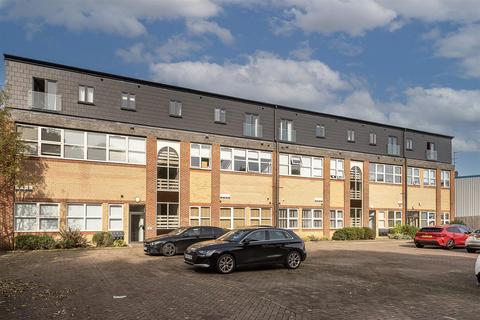 1 bedroom flat for sale, Woodland Court, Soothouse Spring, ST ALBANS