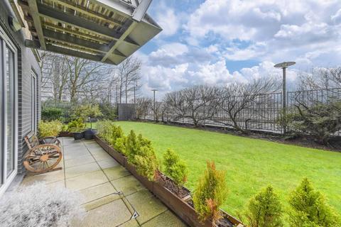 2 bedroom flat for sale, Hutchings Street, Canary Wharf, London, E14