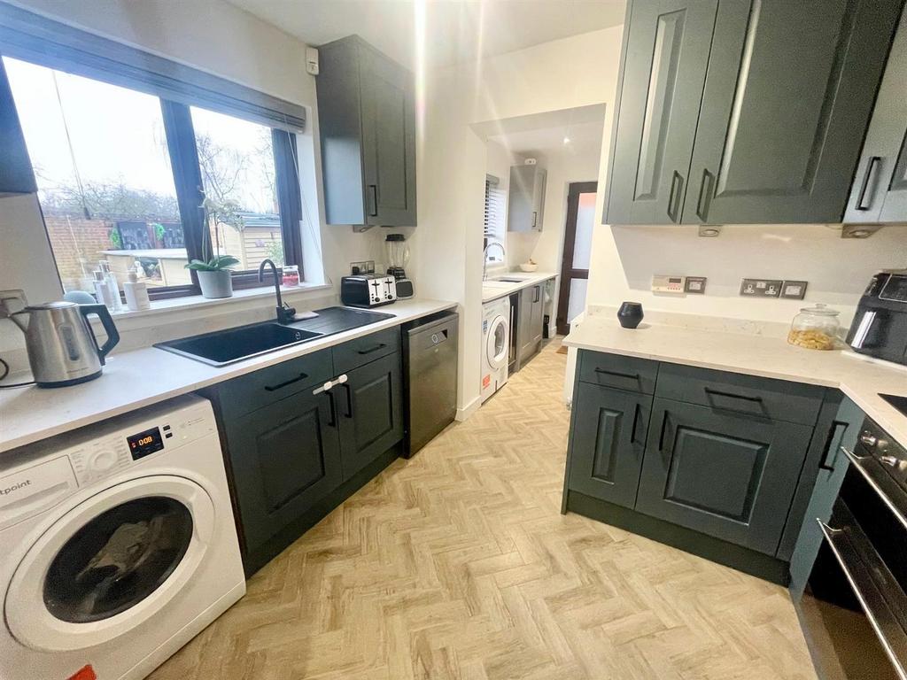 Kitchen 4 .jpeg