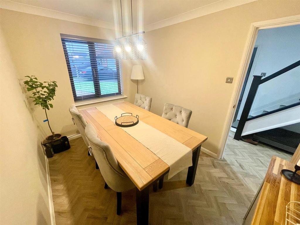 Dining Room 2 .jpeg