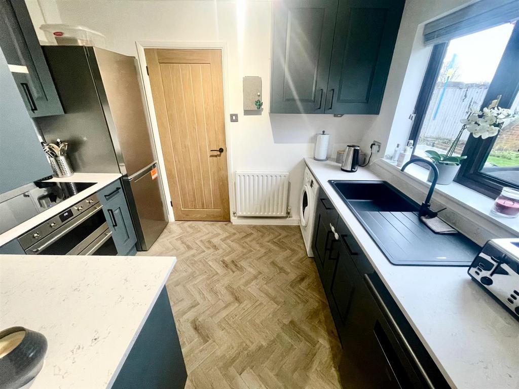 Kitchen 3 .jpeg