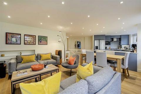 3 bedroom flat for sale, Cresswell Gardens, London SW5