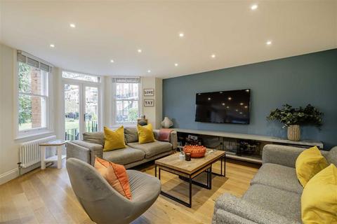 3 bedroom flat for sale, Cresswell Gardens, London SW5