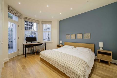 3 bedroom flat for sale, Cresswell Gardens, London SW5