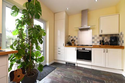 1 Lutwyche Road, London, SE6 4EP