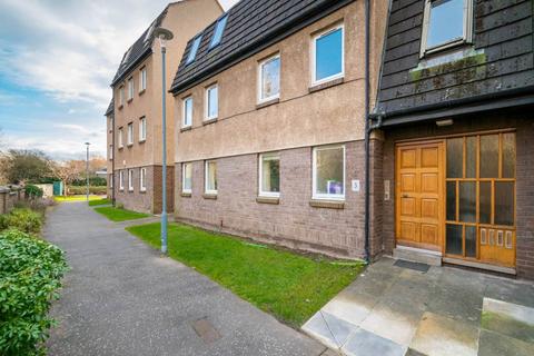 3 bedroom flat to rent, Liddesdale Place, Cannonmills, Edinburgh