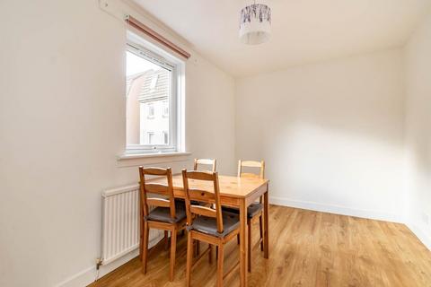 3 bedroom flat to rent, Liddesdale Place, Cannonmills, Edinburgh