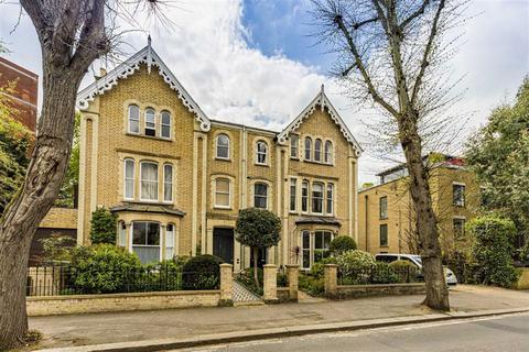 2 bedroom flat for sale, Cromwell Road, Teddington TW11