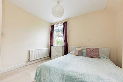 2 bedroom flat for sale, Cromwell Road, Teddington TW11